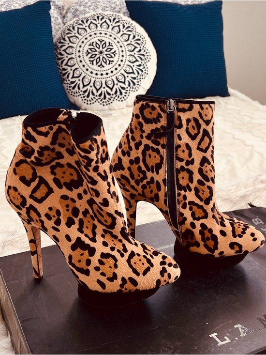 L.A.M.B. Leopard Calf Hair Ankle Boots w/ Box & Dust Bags Stiletto Heel Size 7.5 - Picture 2 of 13